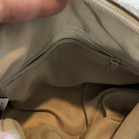 Liz Claiborne women’s bright silver faux crocodile handle bag - Picture 8 of 13